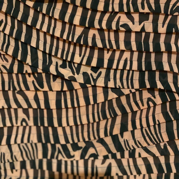 A/X Armani Exchange 100% Polyester Pink/ Black Zebra Mini skirt - Picture 3 of 6